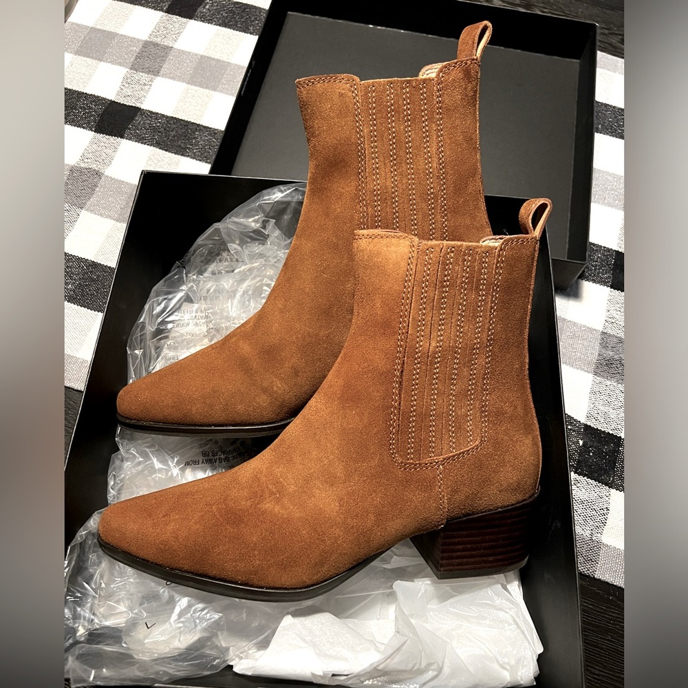 Banana Republic brown  chelsea booties. Size 8.5. New